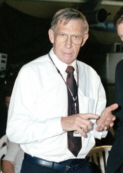 Ken on occasion of Lawrence Hargrave Award in 2001